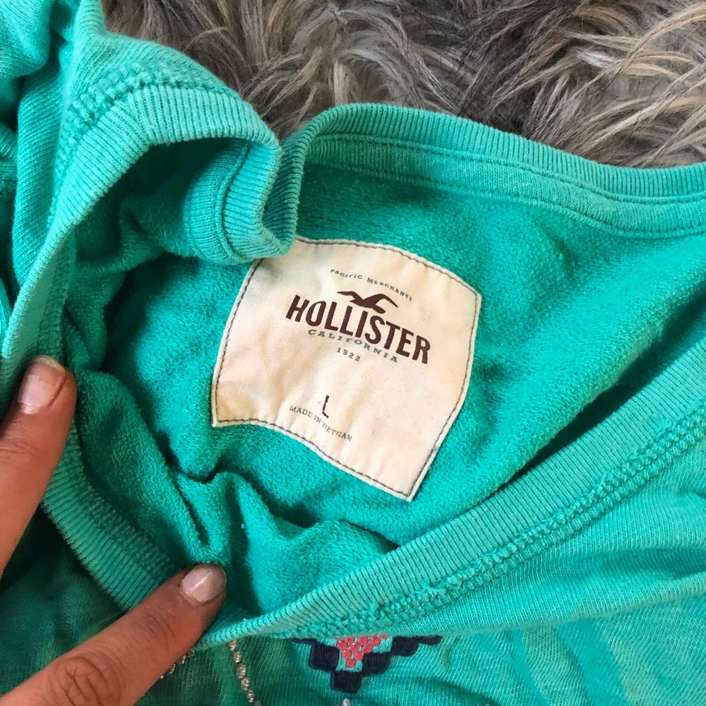 Sweater 🤍 - Picture 2 of 2